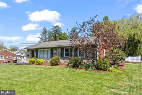 6281 Carpenter St, East Petersburg, PA 17520