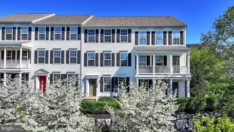 186 N Melhorn Dr, Mount Joy, PA 17552