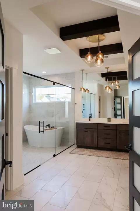 Bath - 1016 Valley Crossing Dr, Lititz, PA 17543 photo 4 of 8