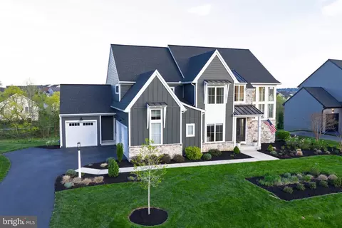 Exterior - 1016 Valley Crossing Dr, Lititz, PA 17543 photo 3 of 9