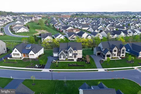 View/Area - 1016 Valley Crossing Dr, Lititz, PA 17543 photo 1 of 5