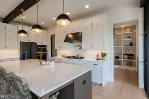 Kitchen - 1016 Valley Crossing Dr, Lititz, PA 17543 photo 5 of 5