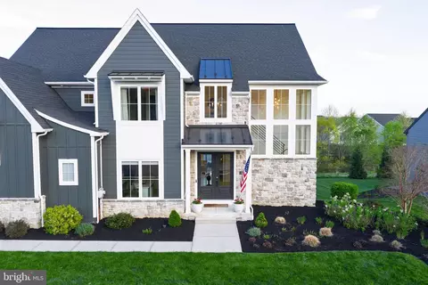 Exterior - 1016 Valley Crossing Dr, Lititz, PA 17543 photo 4 of 9