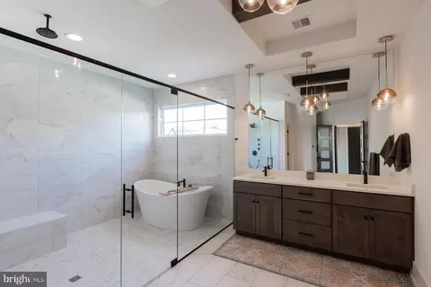 Bath - 1016 Valley Crossing Dr, Lititz, PA 17543 photo 1 of 8
