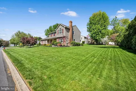 Exterior - 30 Edgewood Dr, Lititz, PA 17543 photo 11 of 12