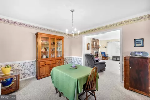 Dining - 30 Edgewood Dr, Lititz, PA 17543 photo 1 of 2