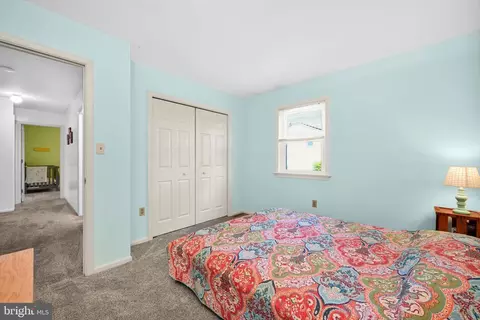 Bedroom - 30 Edgewood Dr, Lititz, PA 17543 photo 3 of 6