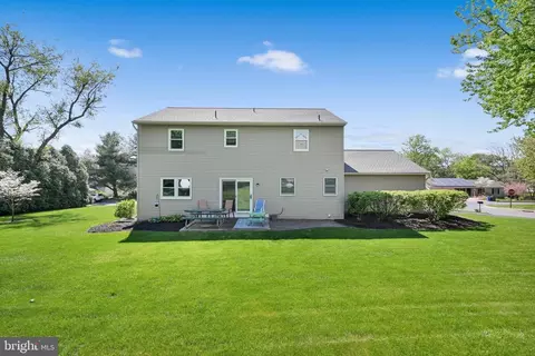 Exterior - 30 Edgewood Dr, Lititz, PA 17543 photo 8 of 12