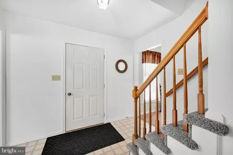 Entry Way - 30 Edgewood Dr, Lititz, PA 17543 photo 1 of 2