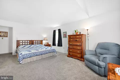 Bedroom - 30 Edgewood Dr, Lititz, PA 17543 photo 2 of 6