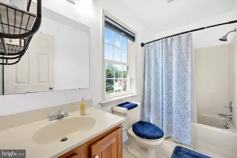 Bath - 30 Edgewood Dr, Lititz, PA 17543 photo 1 of 3