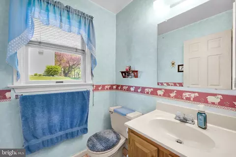 Bath - 30 Edgewood Dr, Lititz, PA 17543 photo 3 of 3