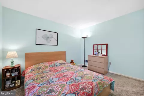 Bedroom - 30 Edgewood Dr, Lititz, PA 17543 photo 4 of 6