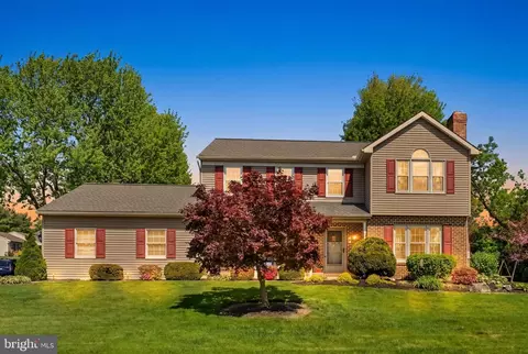 Exterior - 30 Edgewood Dr, Lititz, PA 17543 photo 2 of 12