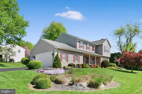 Exterior - 30 Edgewood Dr, Lititz, PA 17543 photo 4 of 12
