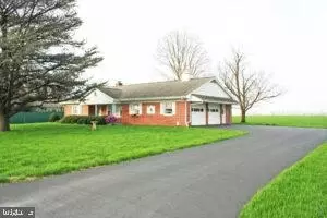 1422 Lancaster Rd, Manheim, PA 17545