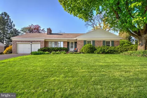 2113 Lyndell Dr, Lancaster, PA 17601