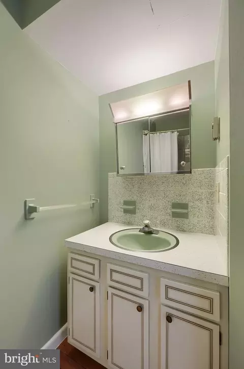 Bath - 33 Woodland Ave, Lititz, PA 17543 photo 2 of 2