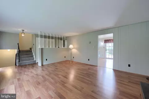 Living - 33 Woodland Ave, Lititz, PA 17543 photo 2 of 5