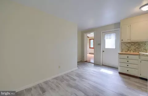 Entry Way - 33 Woodland Ave, Lititz, PA 17543 photo 4 of 4
