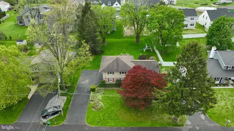 View/Area - 33 Woodland Ave, Lititz, PA 17543 photo 4 of 5