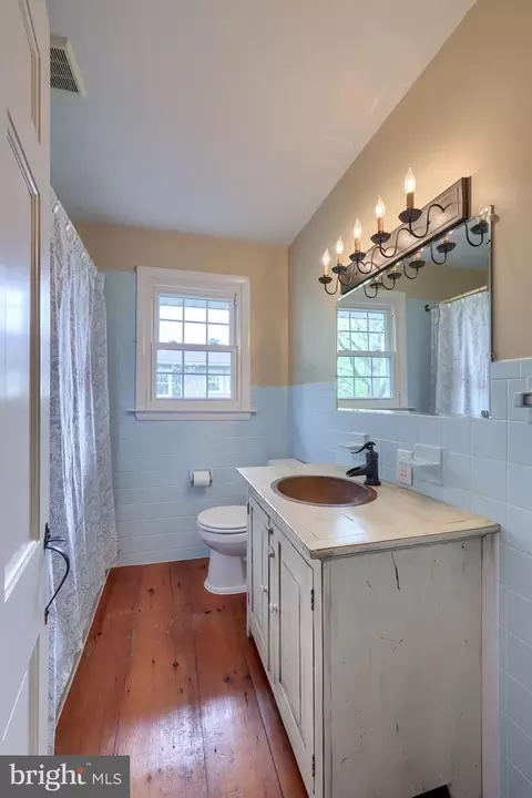Bath - 33 Woodland Ave, Lititz, PA 17543 photo 1 of 2