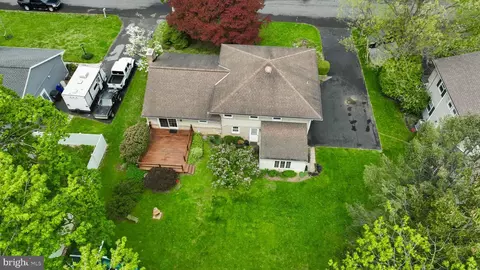 View/Area - 33 Woodland Ave, Lititz, PA 17543 photo 1 of 5