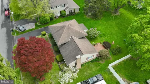 View/Area - 33 Woodland Ave, Lititz, PA 17543 photo 2 of 5