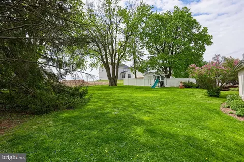 Exterior - 33 Woodland Ave, Lititz, PA 17543 photo 2 of 3