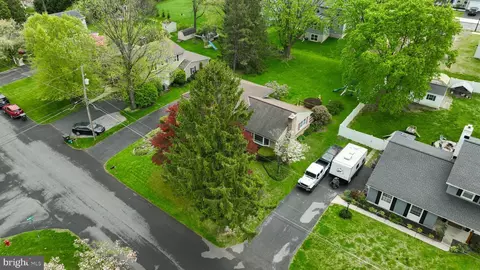 View/Area - 33 Woodland Ave, Lititz, PA 17543 photo 3 of 5