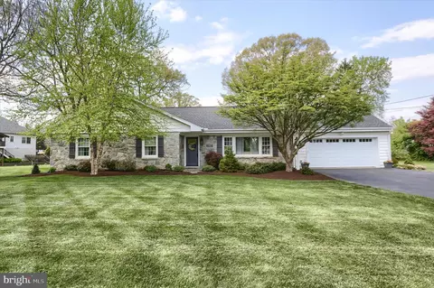 1365 Sunset Dr, Lancaster, PA 17601