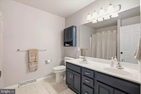 Bath - 516 Bald Eagle Ct, Lancaster, PA 17601 photo 1 of 2