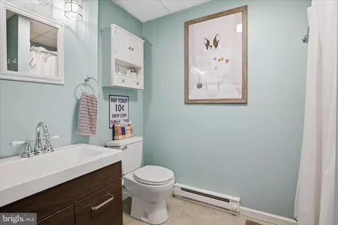 Bath - 516 Bald Eagle Ct, Lancaster, PA 17601 photo 2 of 2