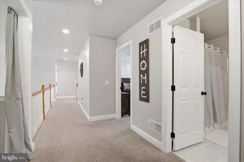 Entry Way - 516 Bald Eagle Ct, Lancaster, PA 17601 photo 7 of 19