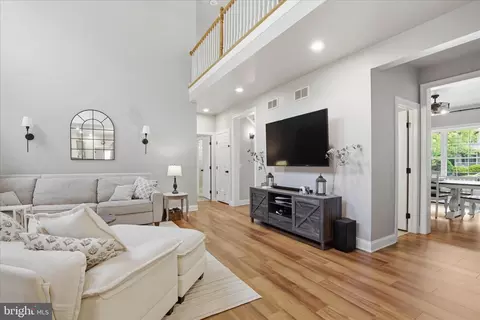 Entry Way - 516 Bald Eagle Ct, Lancaster, PA 17601 photo 6 of 19