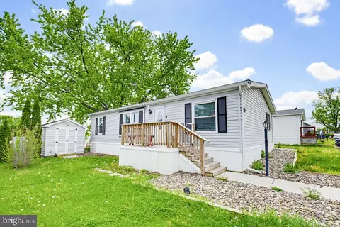 225 Longwood Ct W, Lancaster, PA 17603