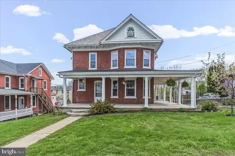 825 Pequea Ave, Gap, PA 17527