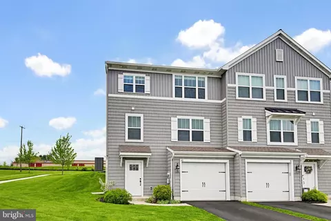 10 Southside Dr, Willow Street, PA 17584