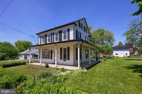 149 W Broad St, Salunga, PA 17538