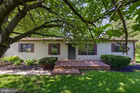62 W Slokom Ave, Christiana, PA 17509