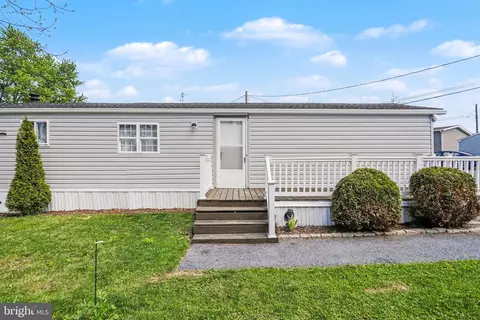 326 Don Dr, New Holland, PA 17557