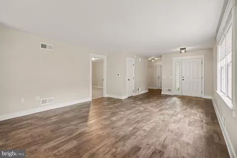 Living - 51 Troy Dr, Lititz, PA 17543 photo 4 of 5