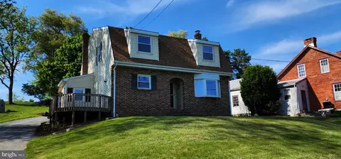 827 Disston View Dr, Lititz, PA 17543