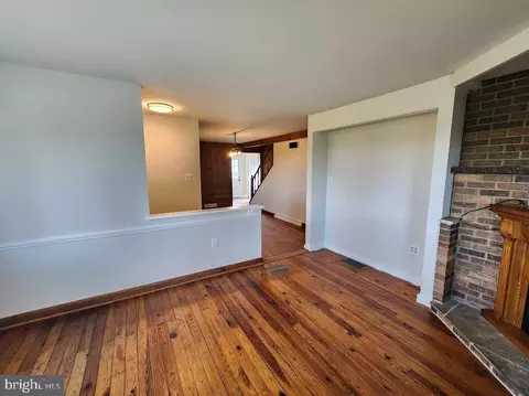 Living - 827 Disston View Dr, Lititz, PA 17543 photo 1 of 4