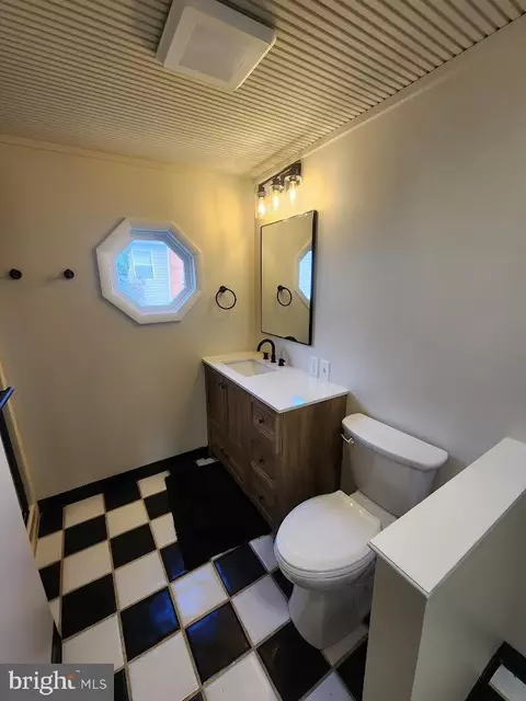Bath - 827 Disston View Dr, Lititz, PA 17543 photo 2 of 3