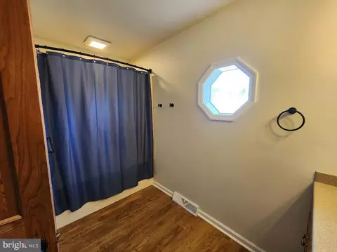Bath - 827 Disston View Dr, Lititz, PA 17543 photo 3 of 3
