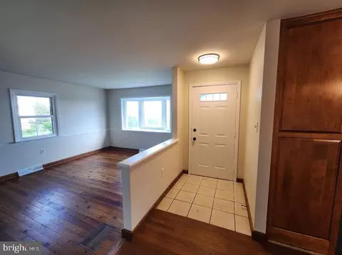 Entry Way - 827 Disston View Dr, Lititz, PA 17543 photo 4 of 8