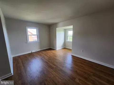 Living - 827 Disston View Dr, Lititz, PA 17543 photo 2 of 4