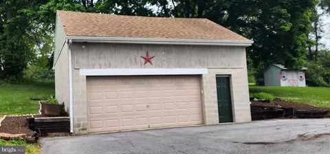 Exterior - 827 Disston View Dr, Lititz, PA 17543 photo 4 of 5