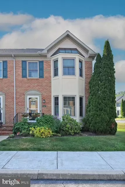 525 Cobblestone Ln, Lancaster, PA 17601